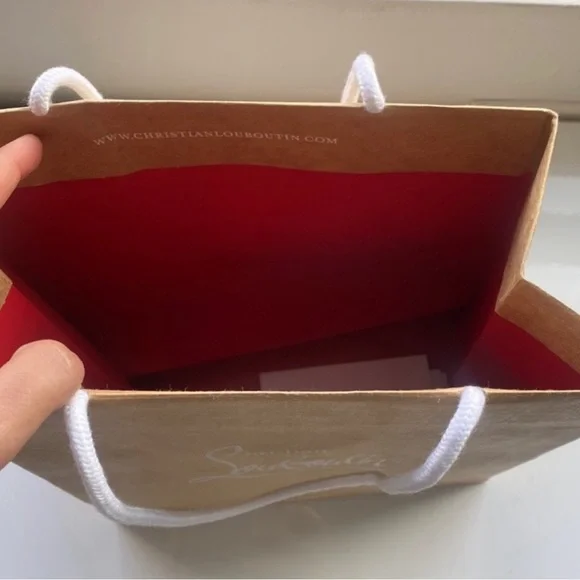 Christian Louboutin paper bag - Picture 4 of 4